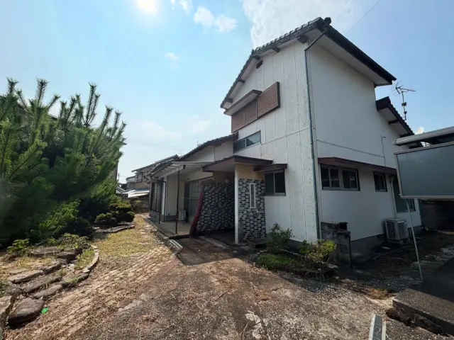 📢【大幅値下げ！】佐々町小浦免の戸建て🏡
1800万円 → 1400万円にプライスダウン✨

🚉MR小浦駅まで徒歩2分
🚗駐車3台OK（カーポート付き）
🏡ゆとりの敷地100坪超
🌿広いお庭で家庭菜園やBBQも♪

佐々インターやスーパーも近く、生活しやすい便利な立地！
最近の新築ではなかなか出会えない、ゆったりとした住環境が魅力です😊

📍「広い土地でのびのび暮らしたい」
📍「家族で庭時間を楽しみたい」
そんなあなたにぴったりの1軒✨

気になる方はお早めに！
📞佐々不動産までお気軽にお問い合わせください♪

#佐々不動産 #中古住宅 #大幅値下げ #1400万円 #佐々町 #小浦免 #MR小浦駅 #広い庭のある暮らし #家庭菜園ができる家 #ゆったり暮らす #ダイラマン #ダイラハウス